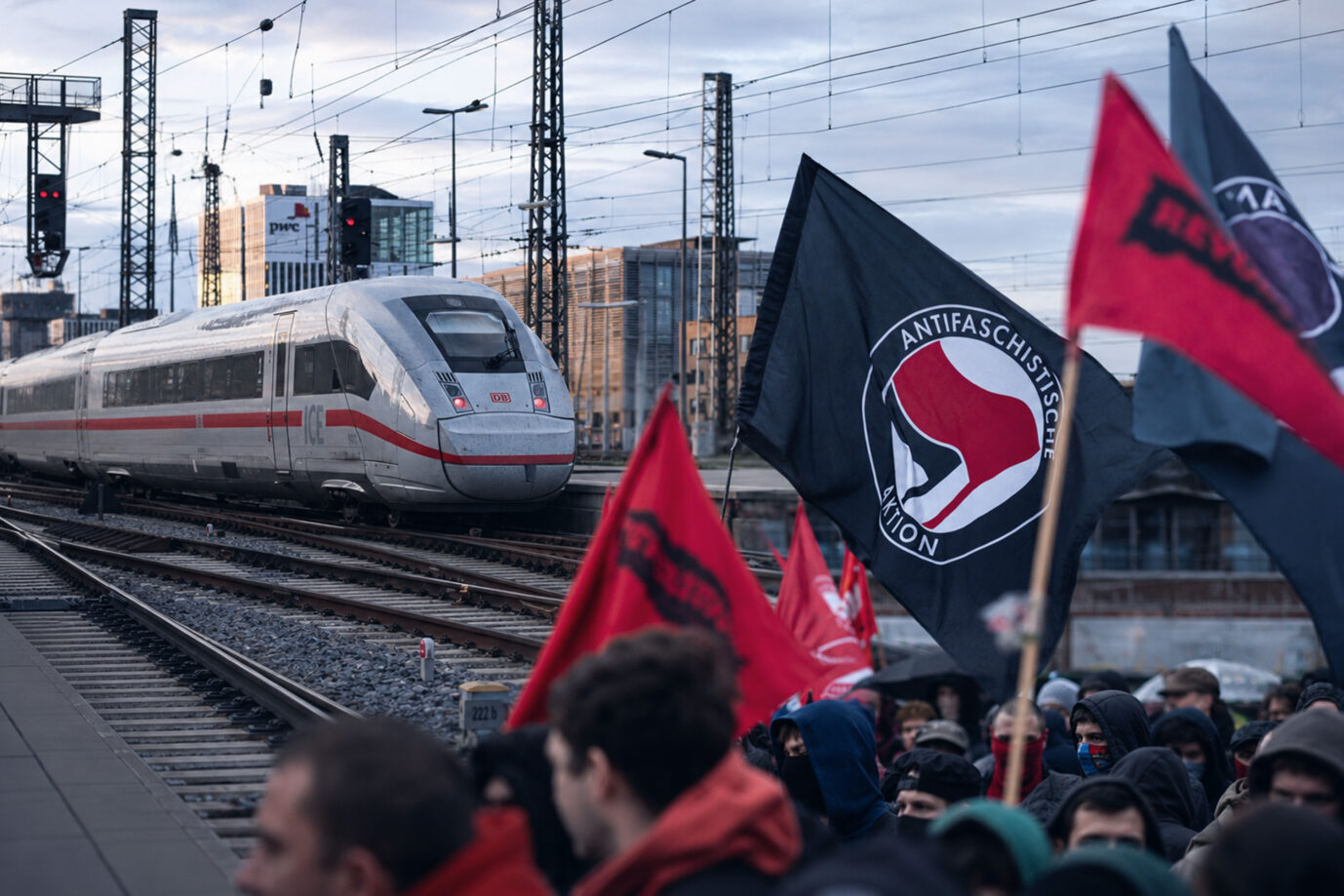 Deutsche Bahn warnt Mitarbeiter vor linken Terroranschlägen