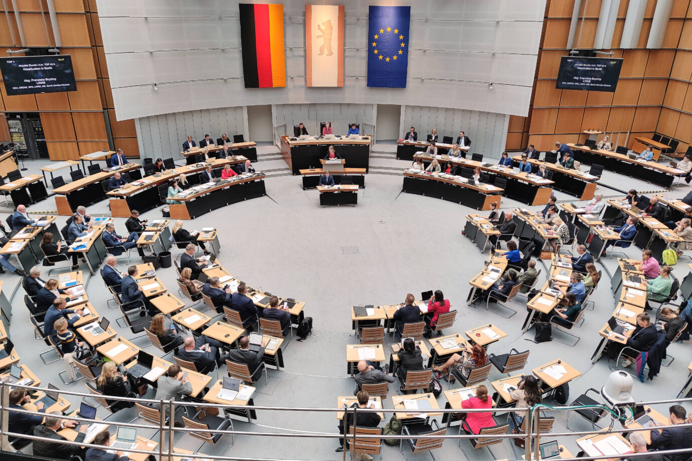 Messer im Koffer: Mann stürmt Berliner Abgeordnetenhaus während Sitzung