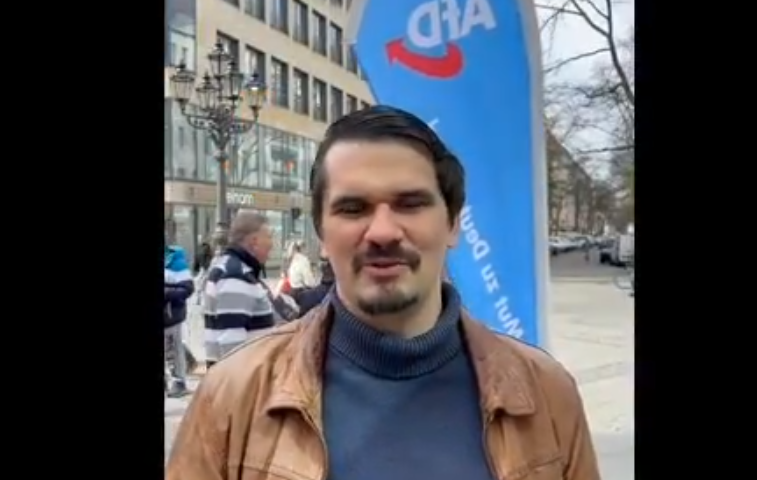 Faustschlag ins Gesicht: Angriff auf AfD-Politiker an Wahlkampfstand