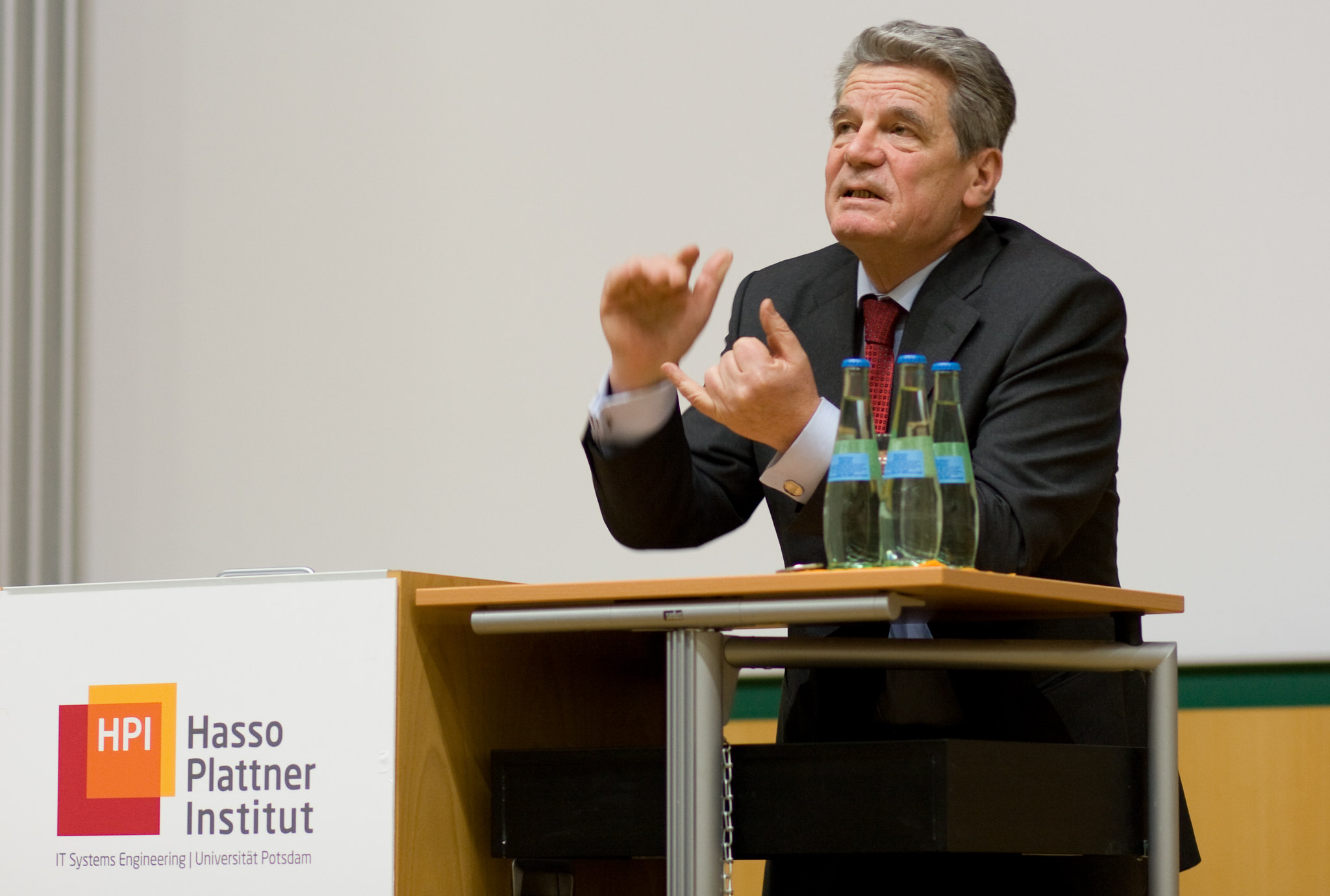 Herr Gauck, lernen Sie von den Ostdeutschen „wie Demokratie geht“!