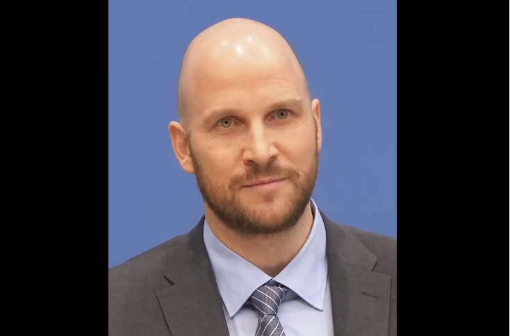 Auswärtiges Amt droht kritischen Journalisten mit Zerstörung ihrer Existenz